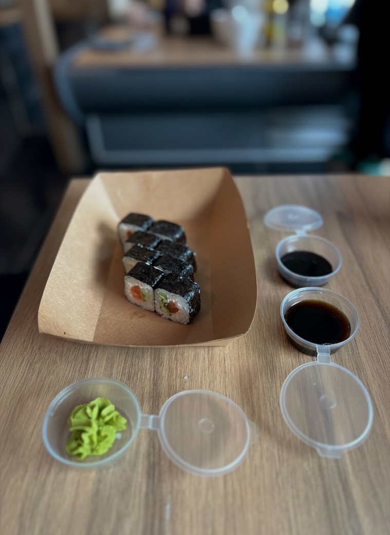 Maki rolls on kraft paper