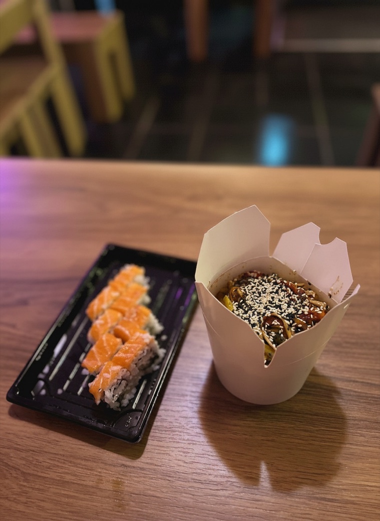 Salmon roll and wok box